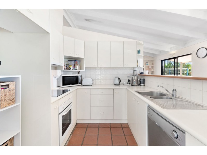 35 Yakola Parade, Alexandra Headland QLD 4572