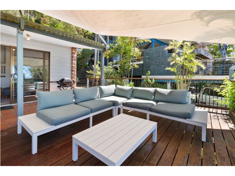 35 Yakola Parade, Alexandra Headland QLD 4572