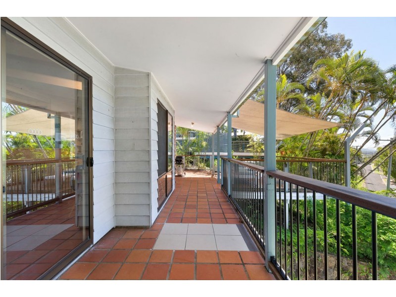 35 Yakola Parade, Alexandra Headland QLD 4572