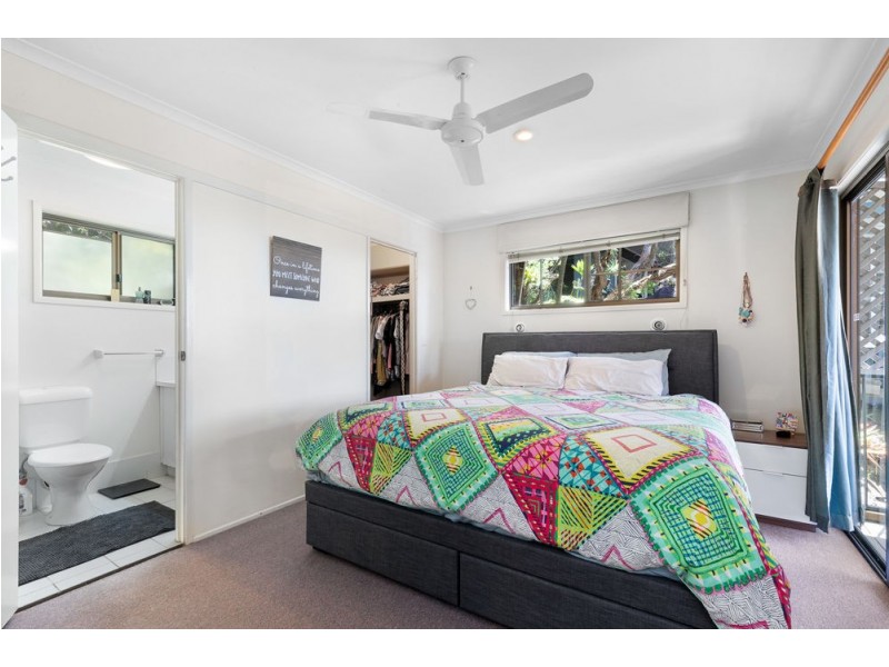 35 Yakola Parade, Alexandra Headland QLD 4572