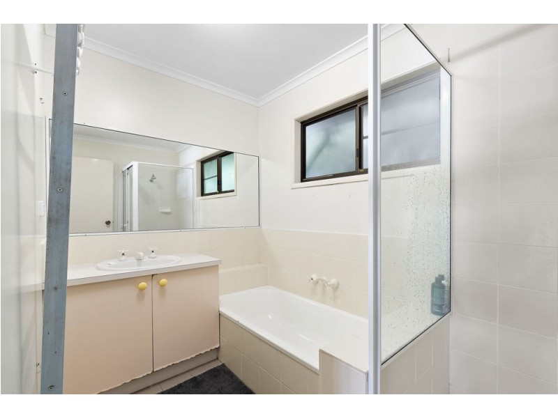 35 Yakola Parade, Alexandra Headland QLD 4572