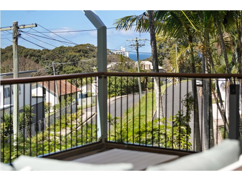 35 Yakola Parade, Alexandra Headland QLD 4572
