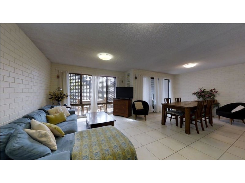 2/17 Akeringa Place, Mooloolaba QLD 4557
