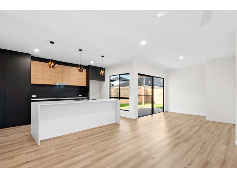 10 Lightning Street, Palmview QLD 4553