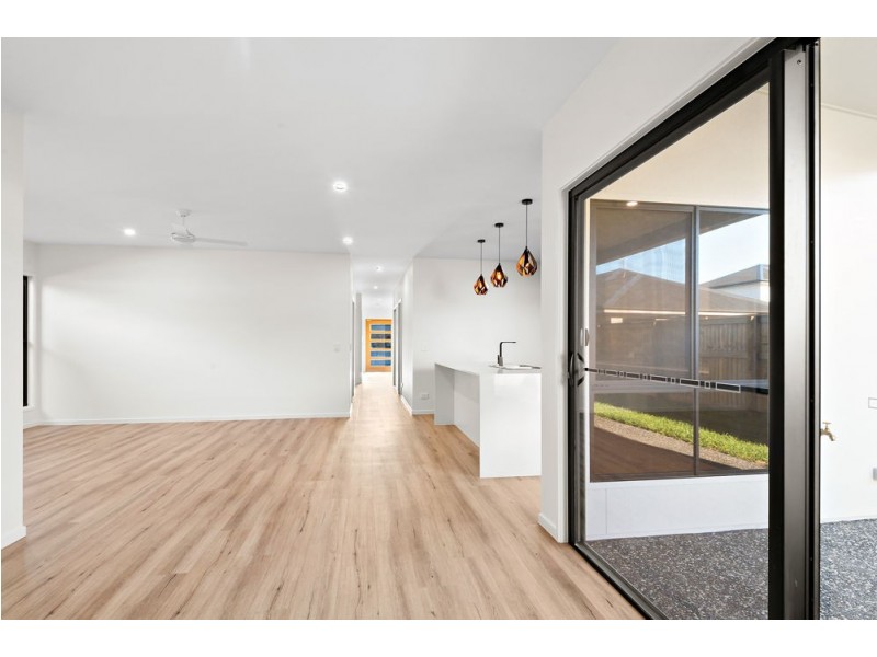 10 Lightning Street, Palmview QLD 4553