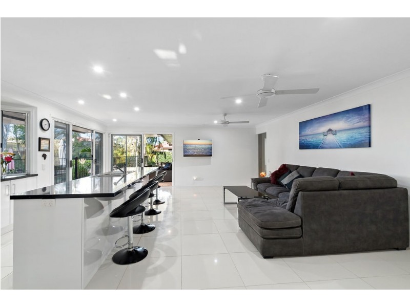 11 Sweetbrush Place, Mountain Creek QLD 4557