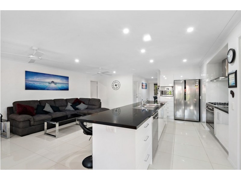 11 Sweetbrush Place, Mountain Creek QLD 4557
