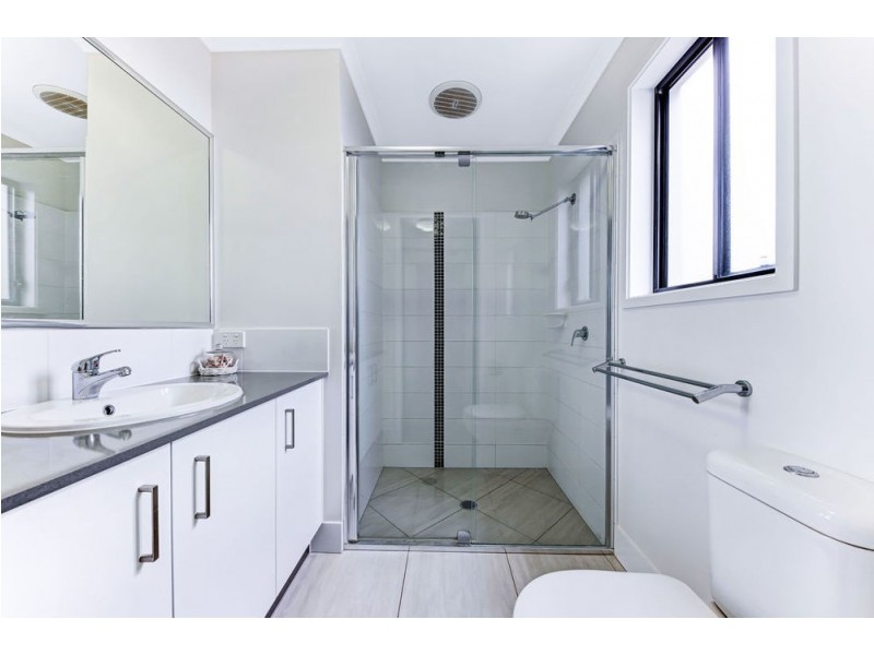 24 Hideaway Street, Birtinya QLD 4575