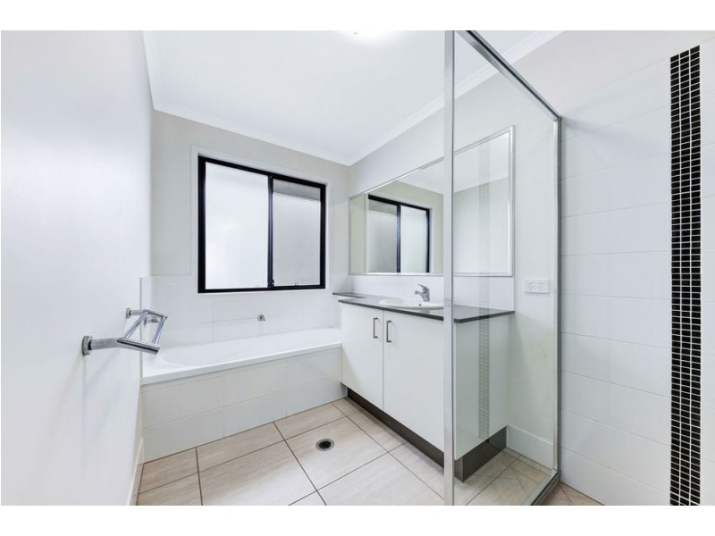 24 Hideaway Street, Birtinya QLD 4575
