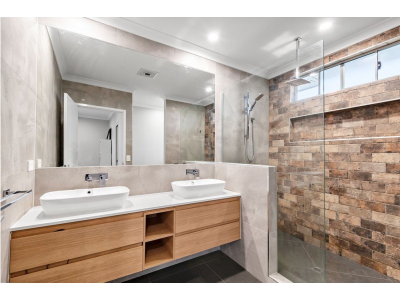 23 Esprit Crescent, Birtinya QLD 4575