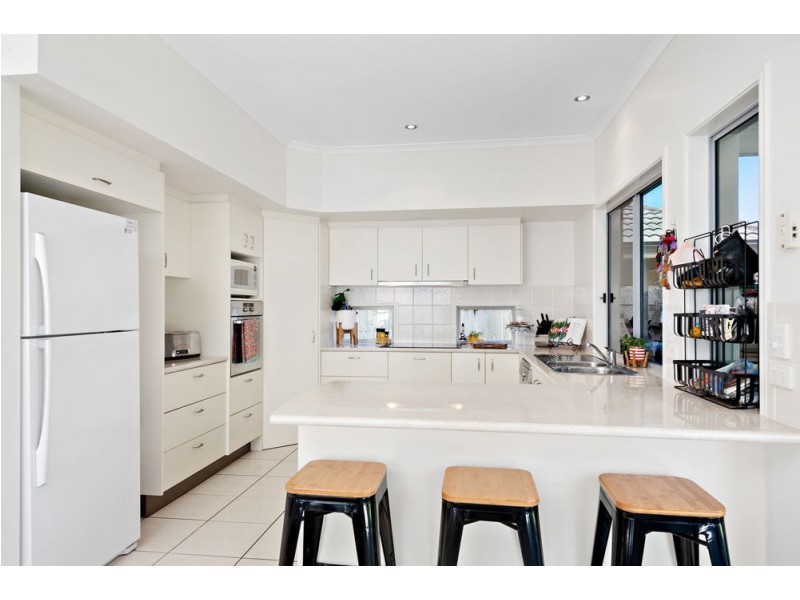10 Zante Lane, Kawana Island QLD 4575