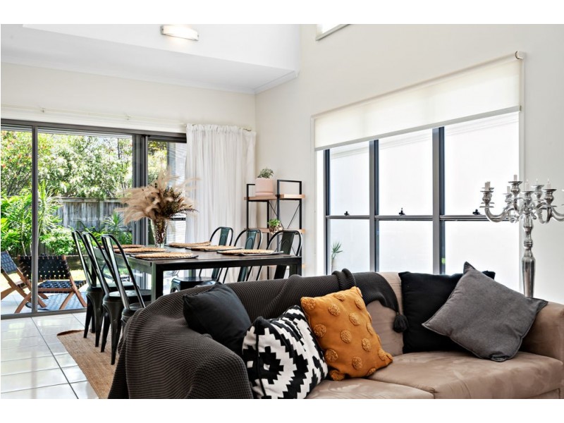 10 Zante Lane, Kawana Island QLD 4575