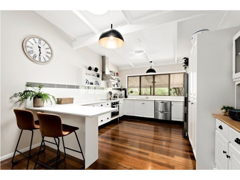 18 Hardings Road, Hunchy QLD 4555