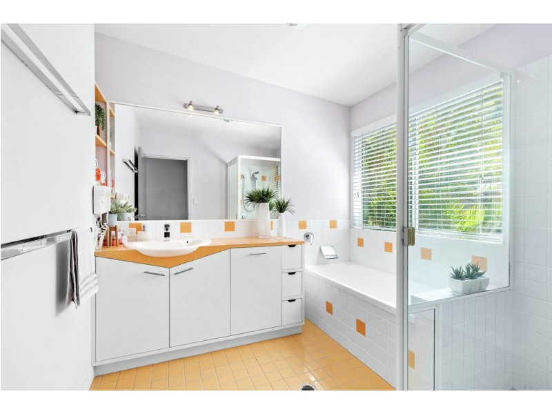 126 Sunbird Chase, Parrearra QLD 4575