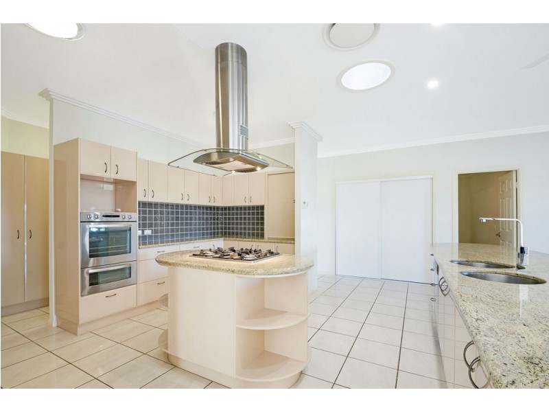 18 Bahamas Circuit, Parrearra QLD 4575