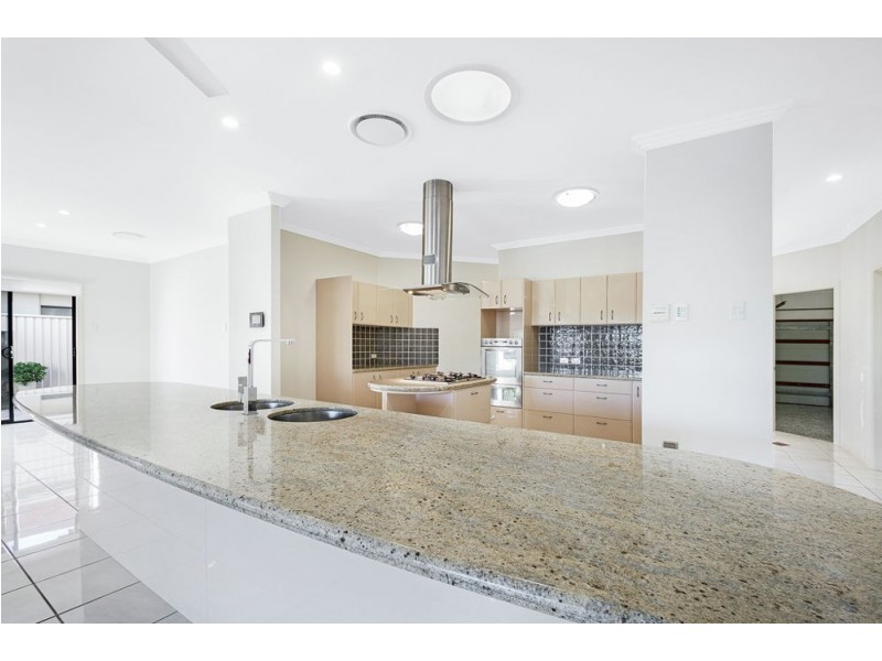 18 Bahamas Circuit, Parrearra QLD 4575