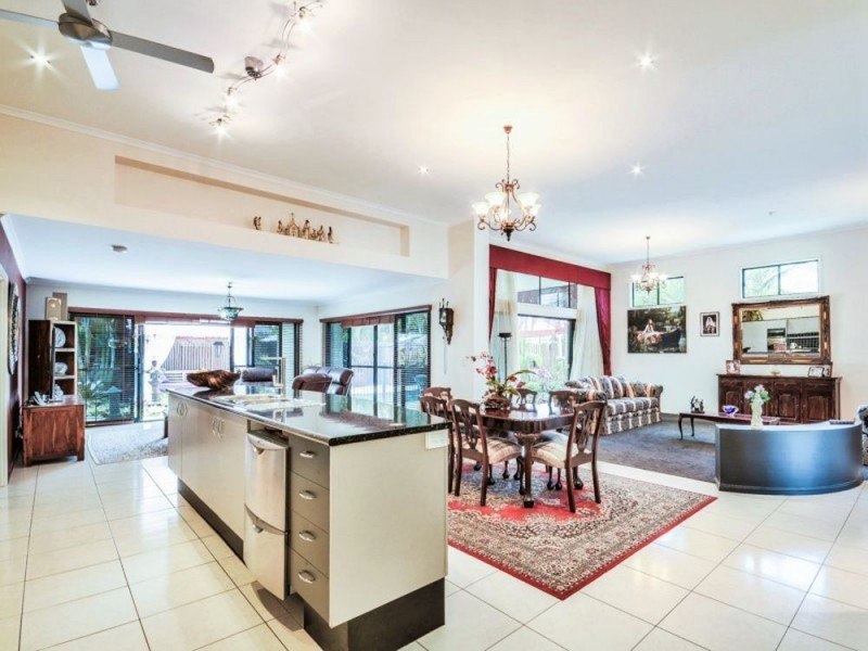 15 Sumatra Court, Kawana Island QLD 4575
