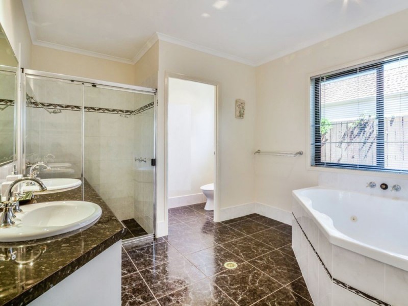 15 Sumatra Court, Kawana Island QLD 4575