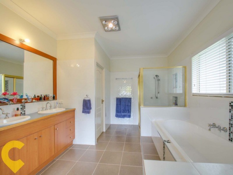 6 Heron Close, Cashmere QLD 4500