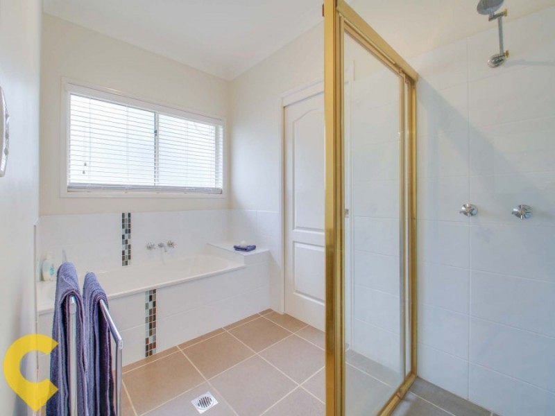 6 Heron Close, Cashmere QLD 4500