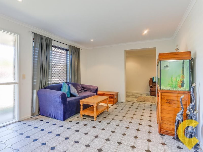 16 Cania Crescent, Petrie QLD 4502