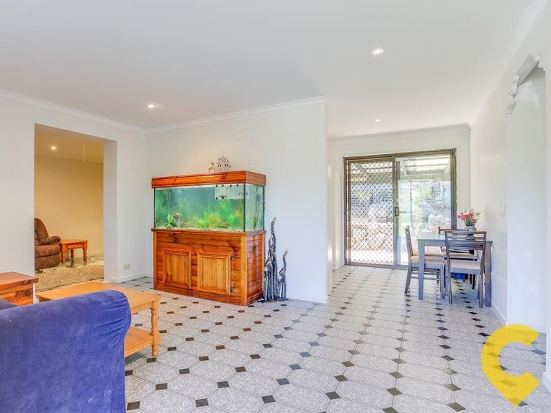 16 Cania Crescent, Petrie QLD 4502