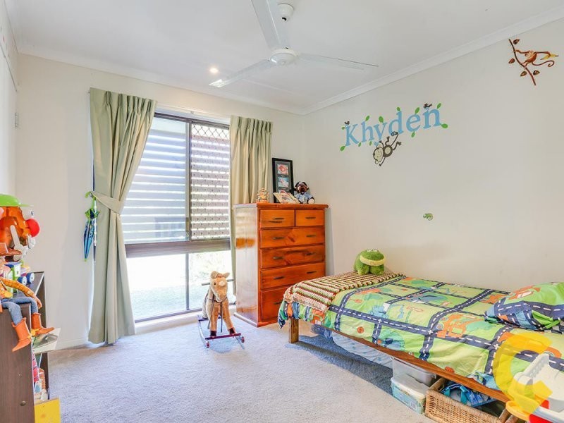 16 Cania Crescent, Petrie QLD 4502