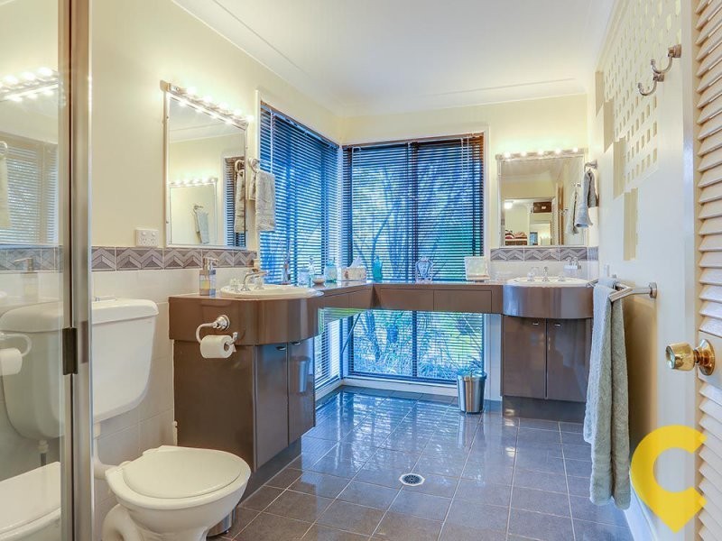 4 Hidden Valley Drive, Eatons Hill QLD 4037