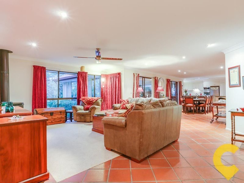 4 Hidden Valley Drive, Eatons Hill QLD 4037