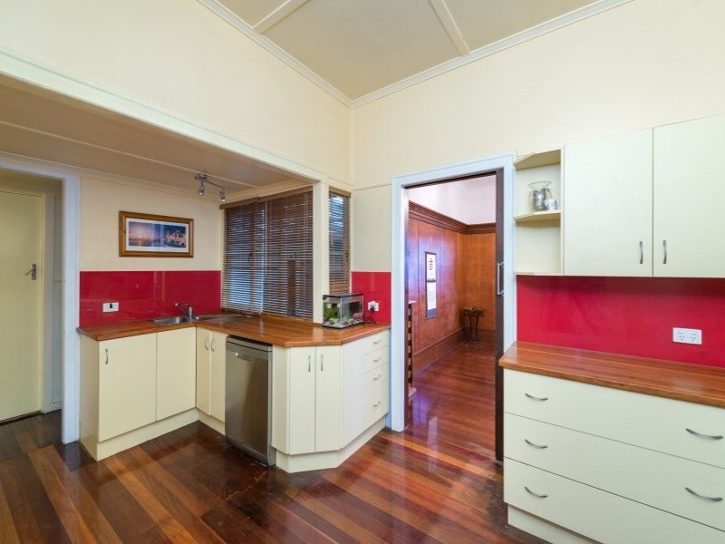 8 Bowd Parade, Wavell Heights QLD 4012