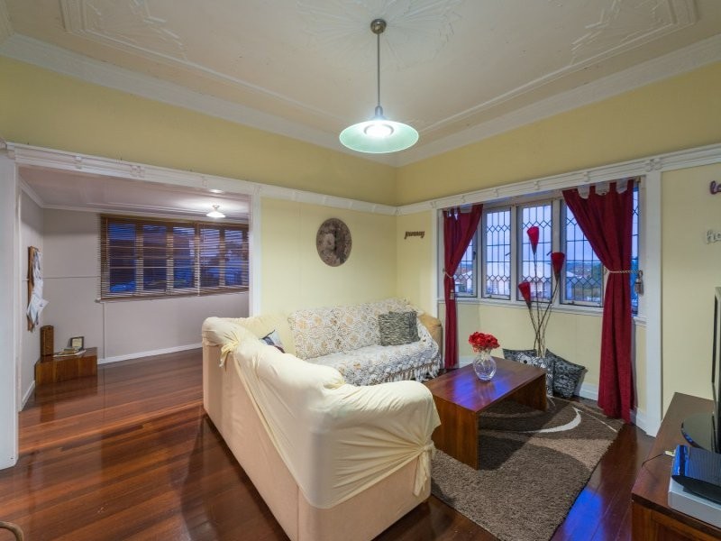 8 Bowd Parade, Wavell Heights QLD 4012