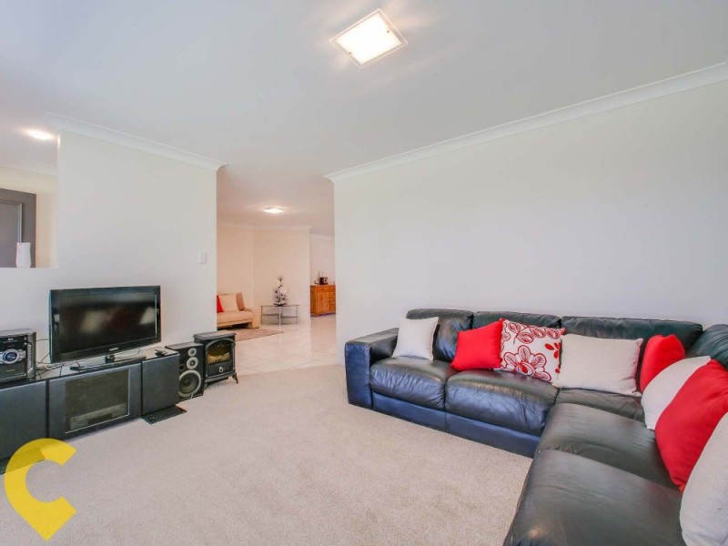 32 Blue Mountain Crescent, Warner QLD 4500