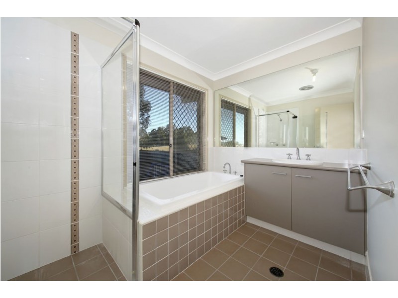 8 Atlantic Place, Warner QLD 4500