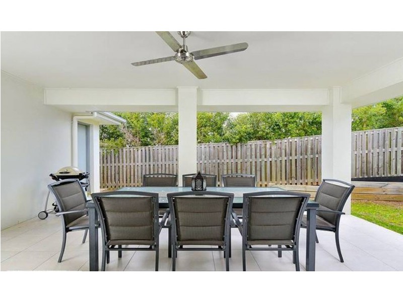 10 Crossing Drive, Eatons Hill QLD 4037