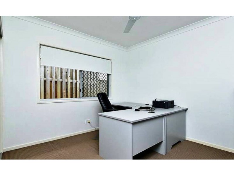 10 Crossing Drive, Eatons Hill QLD 4037