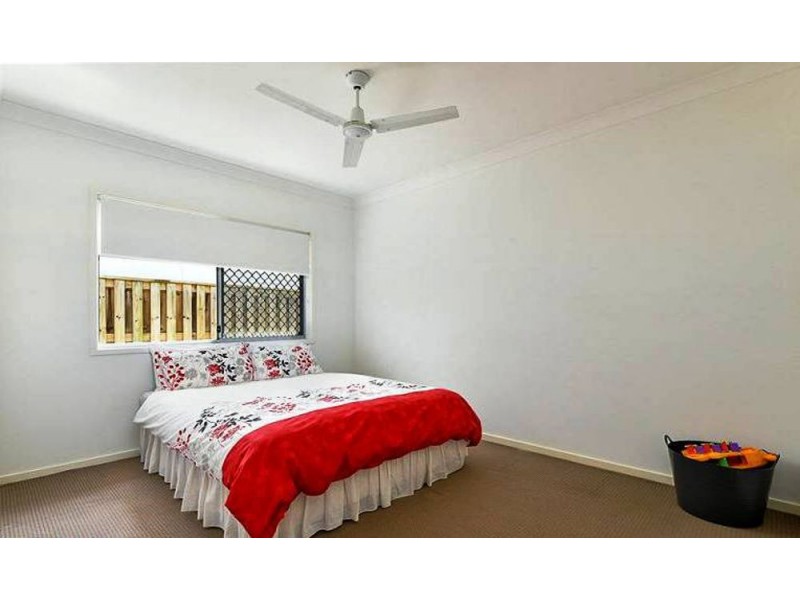 10 Crossing Drive, Eatons Hill QLD 4037