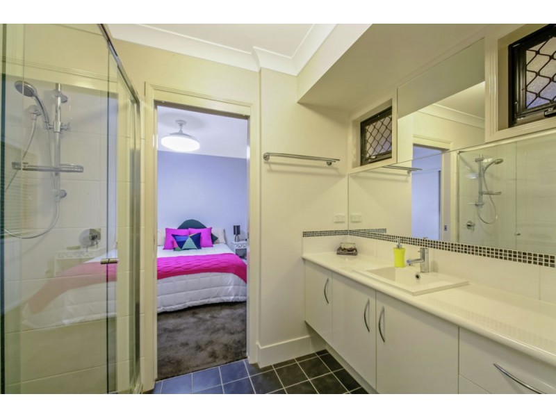 9 Dana Street, Cashmere QLD 4500