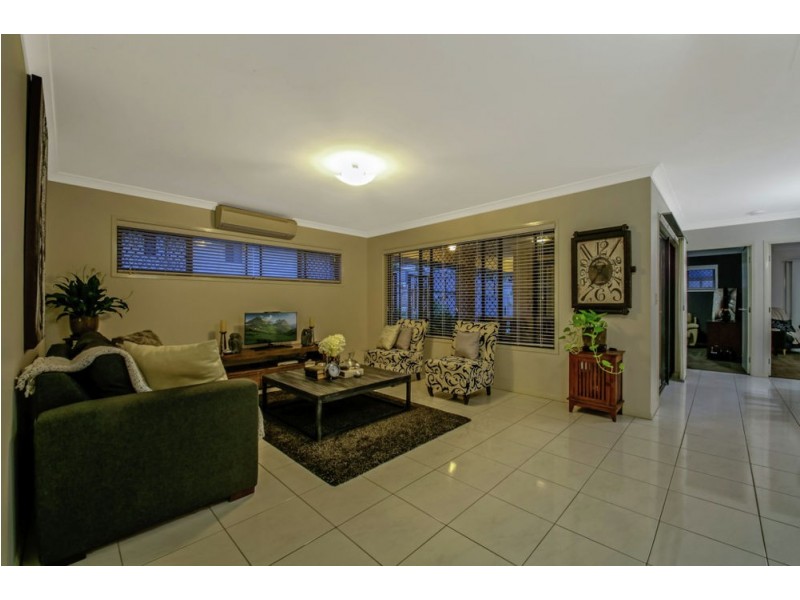 9 Dana Street, Cashmere QLD 4500