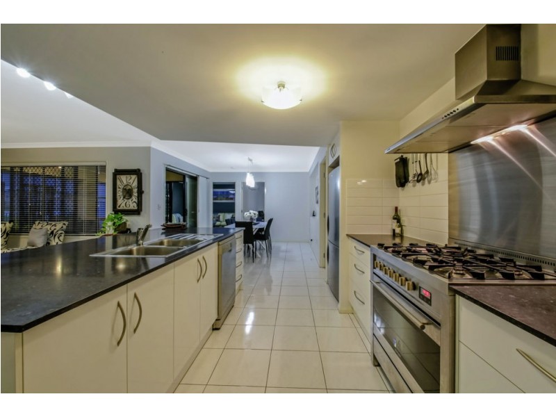 9 Dana Street, Cashmere QLD 4500