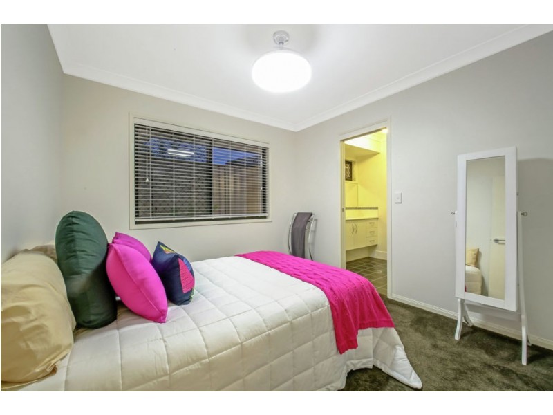 9 Dana Street, Cashmere QLD 4500