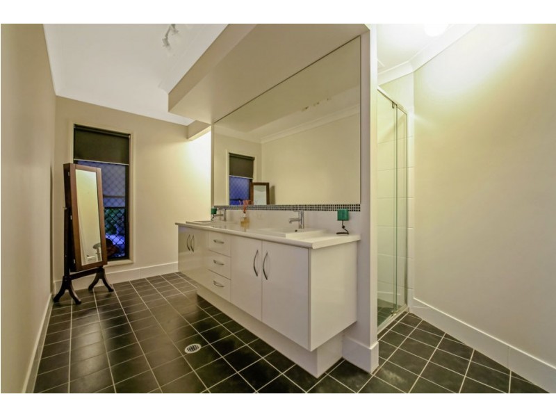 9 Dana Street, Cashmere QLD 4500