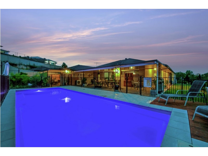 9 Dana Street, Cashmere QLD 4500