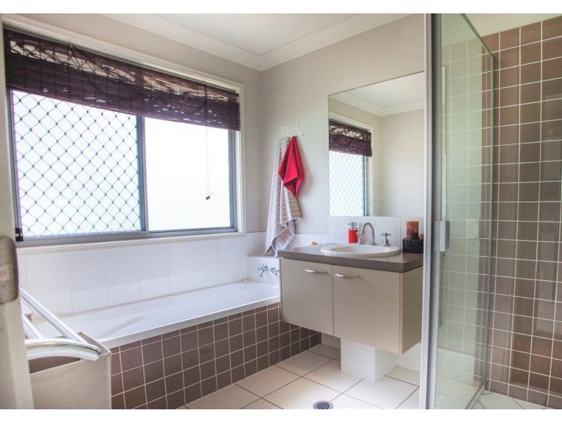 65 Kirri Avenue, Petrie QLD 4502