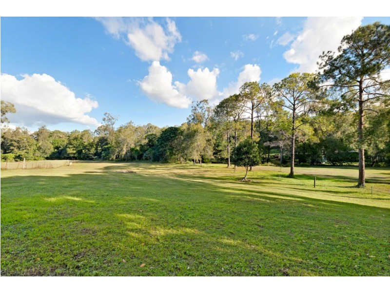 15 Whiteside Road, Whiteside QLD 4503
