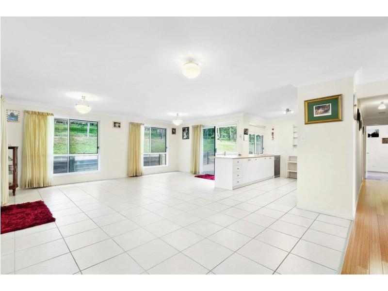 4 Tea Tree Close, Samford Valley QLD 4520