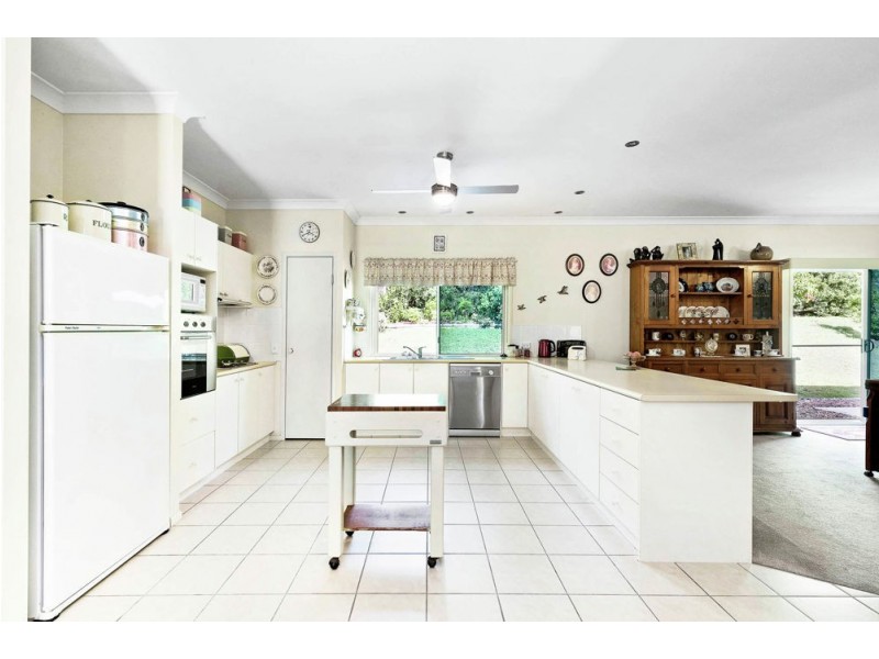 4 Tea Tree Close, Samford Valley QLD 4520