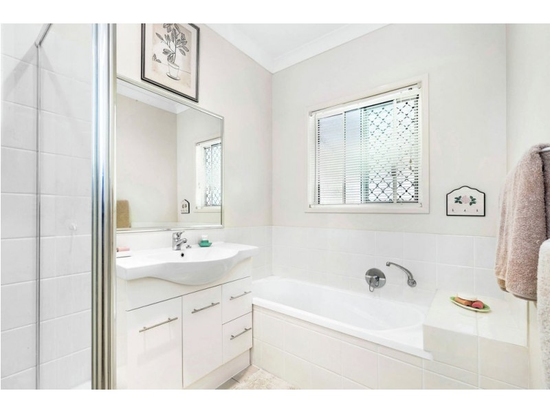 4 Tea Tree Close, Samford Valley QLD 4520