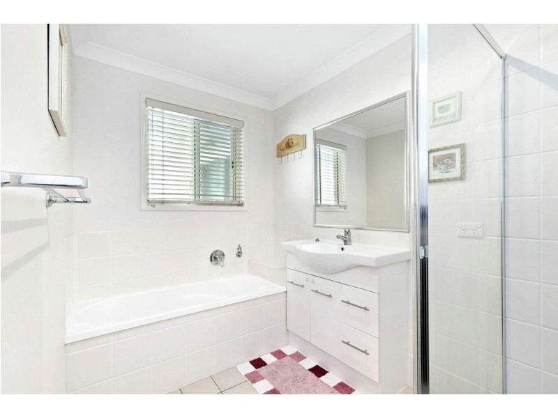 4 Tea Tree Close, Samford Valley QLD 4520