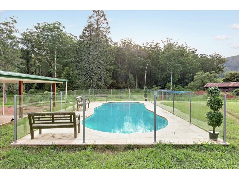 1 Chambers Road, Mount Pleasant QLD 4521