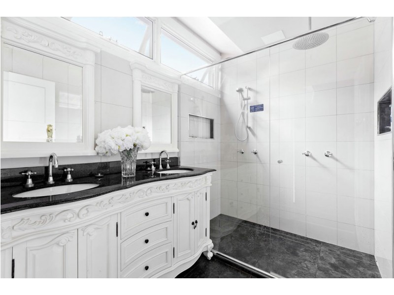 1 Chambers Road, Mount Pleasant QLD 4521